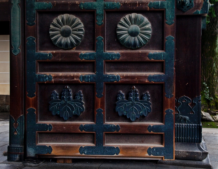 Higashi Honganji Door 11-0283.jpg